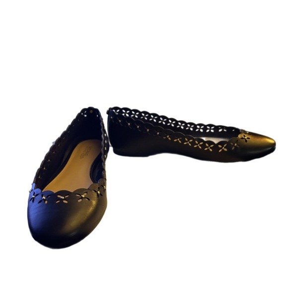 Michael Kors Thalia Black Leather Gold Stud Floral Ballet Flats, NWOT, Size 6 - Picture 1 of 6
